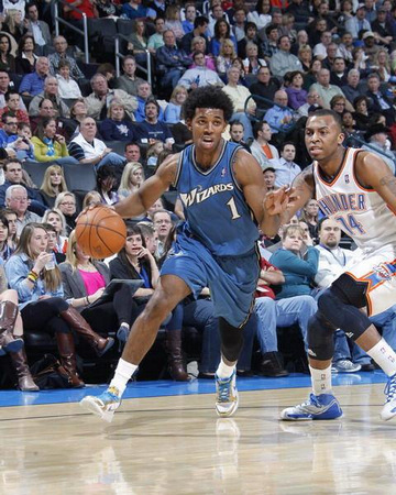 TA：曼联有B费1年选择续约条款，沙特、欧洲一些俱乐部关注他（英媒：曼联握有B费一年续约选项，沙特及多家欧洲俱乐部关注）