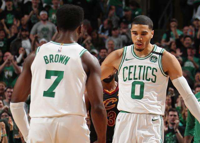 恩比德单节怒砍14分，三节33分已刷新赛季新高（恩比德单节轰下14分，三节33分刷新本季个人新高）