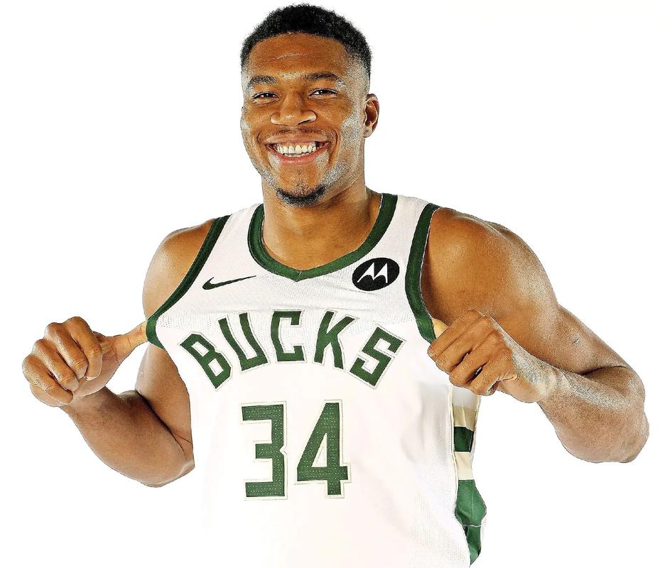 贴脸开大！祖巴茨罚球时，老鹰主场球迷高喊“保罗在哪里？”（祖巴茨走上罚球线，老鹰主场齐声高喊：“保罗在哪？”）