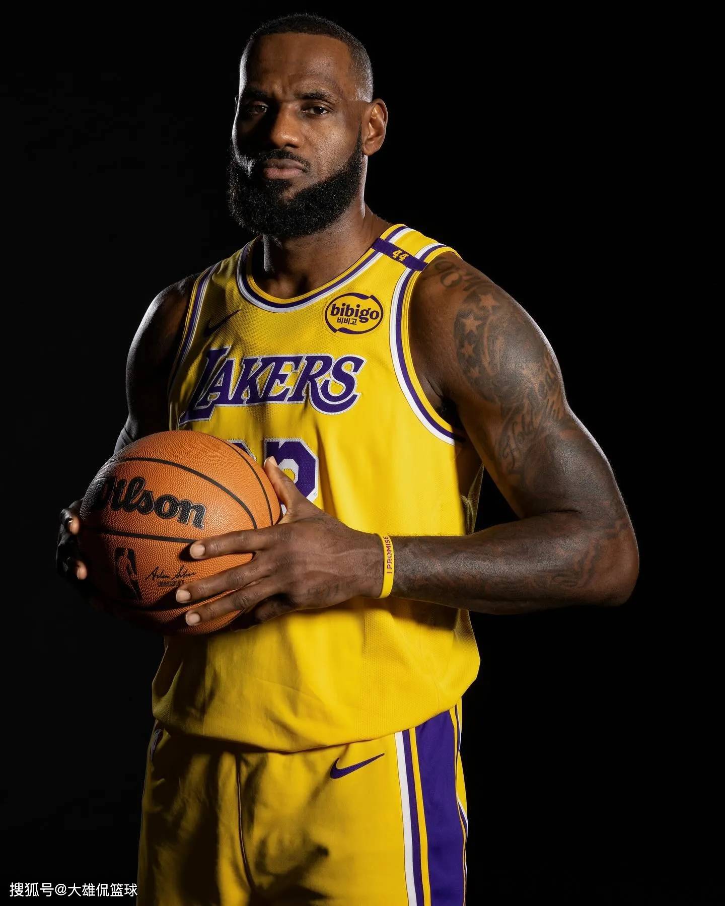 欧冠球员表现评析：C罗连续进球,（欧冠球员表现解读：C罗连场建功）