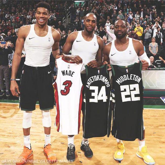 切尔西防线愈稳查洛巴已成核心 詹姆斯如同战神（切尔西防线日益稳固，查洛巴成中坚，詹姆斯宛如战神）